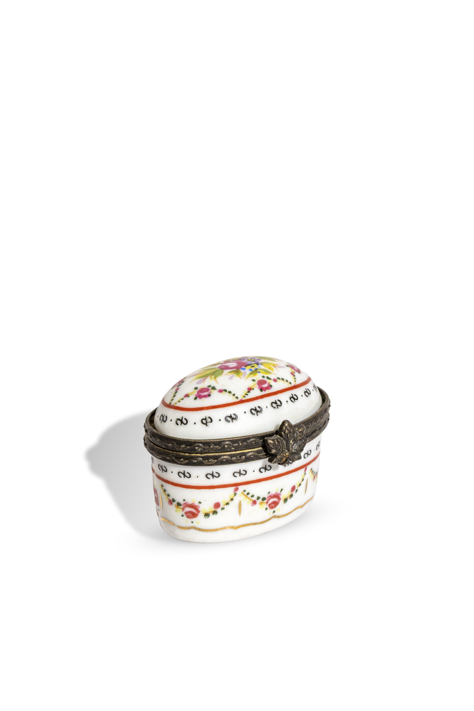Porcelain box signed PA