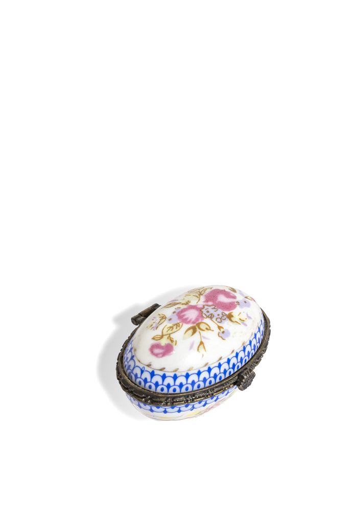 Porcelain box signed PA