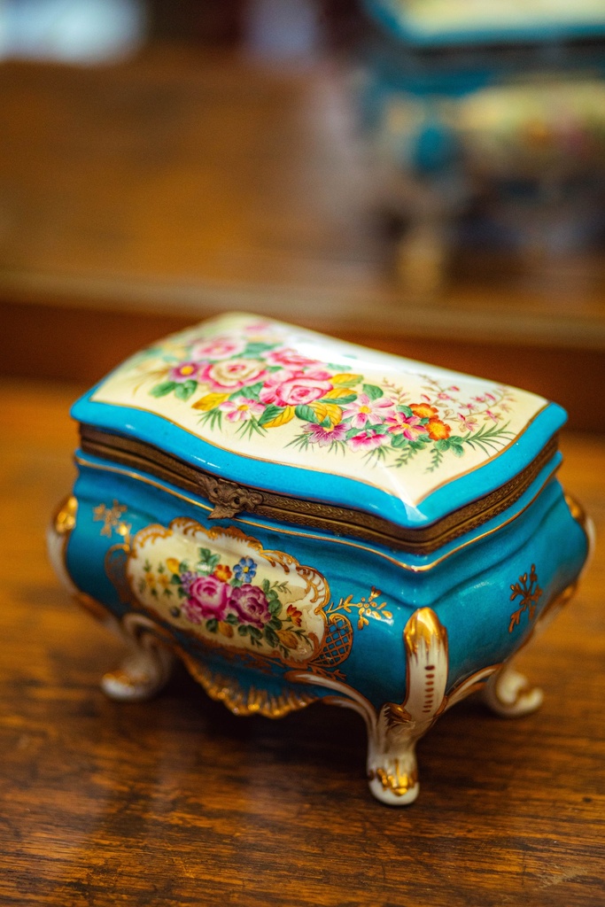 Porcelain box signed PA