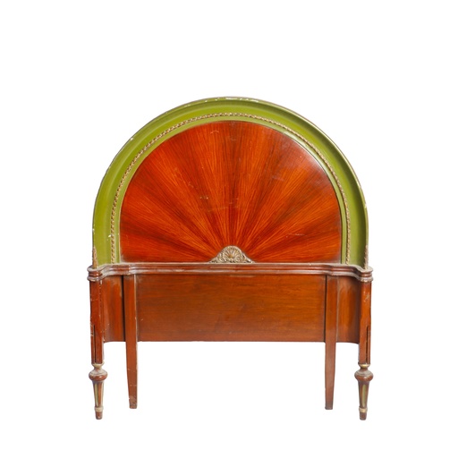 [PROD_0000792] Royal-style bed without a canopy