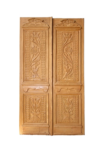 [PROD_0002196] An antique door crafted from Azizi wood